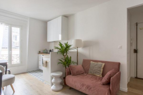 Bright and charming flat in the heart of Paris - Welkeys